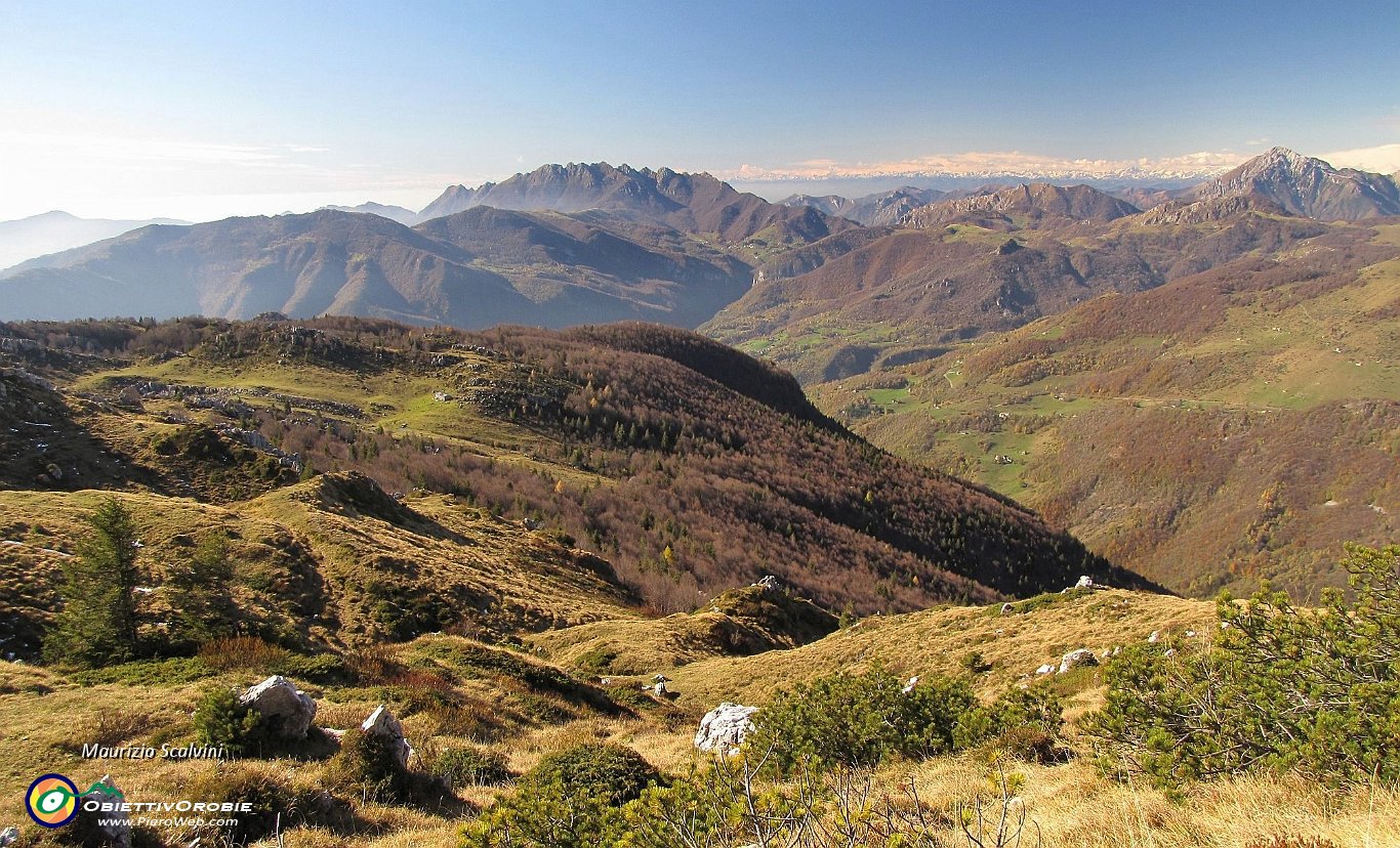 24 Panorama verso la Valle Taleggio....JPG